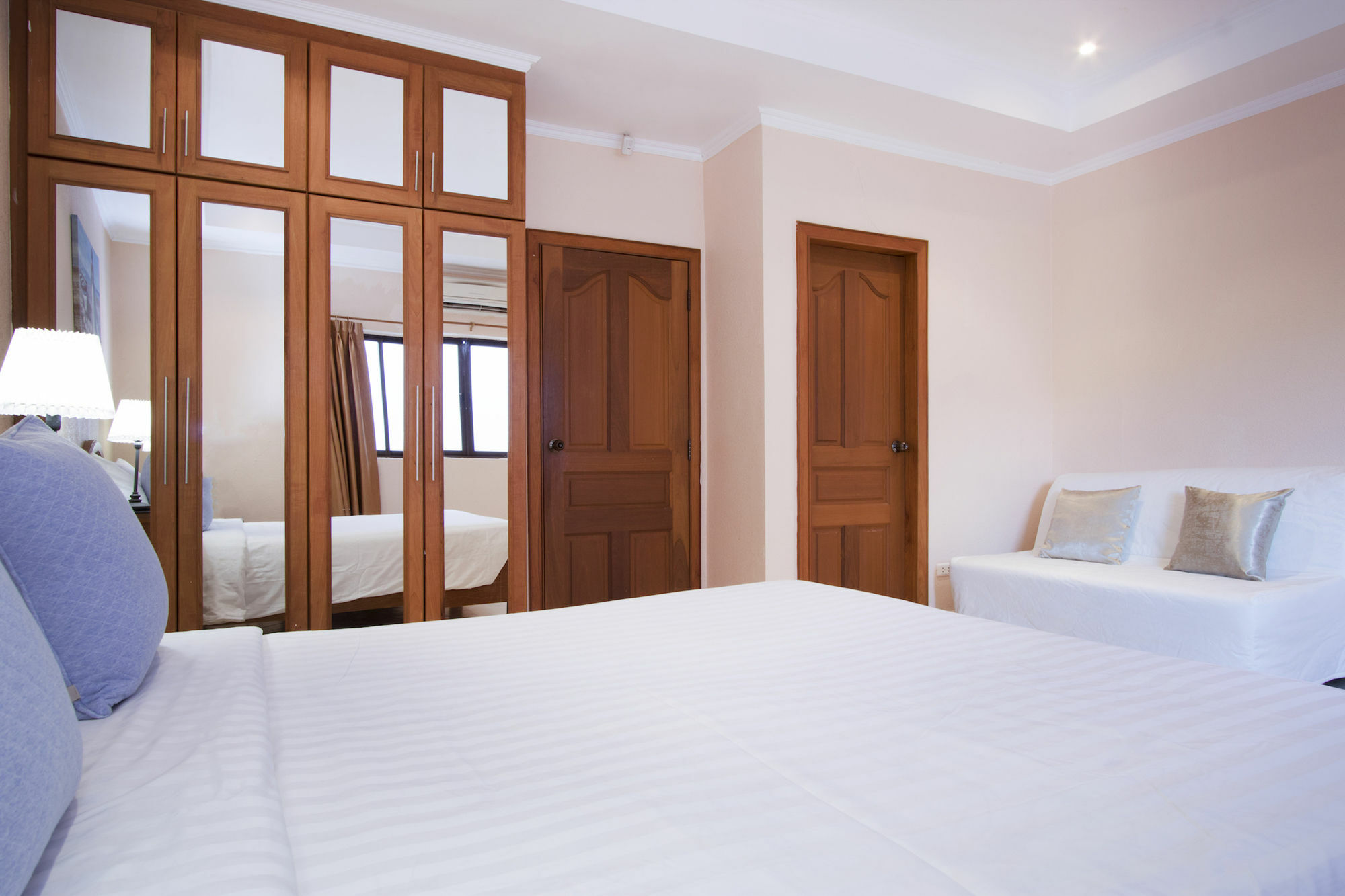 Ashford Villas Cosy Beach Патая Екстериор снимка